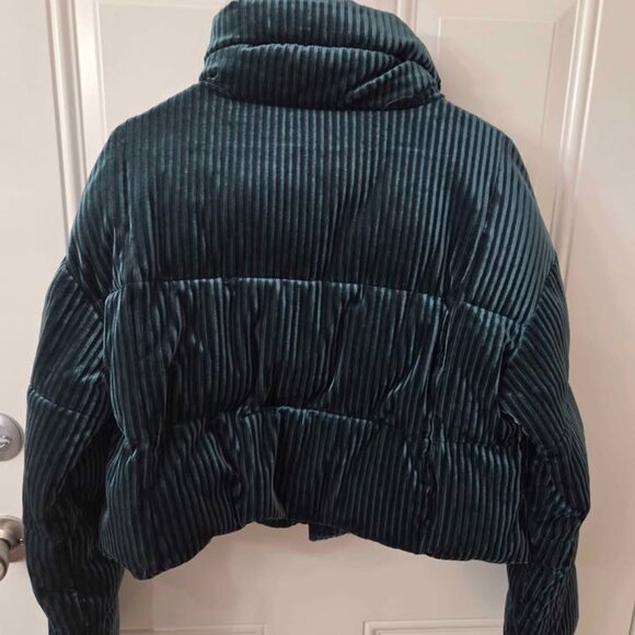 ASOS Evergreen Quilted Velvet Cropped Jacket - Picture 3 of 3